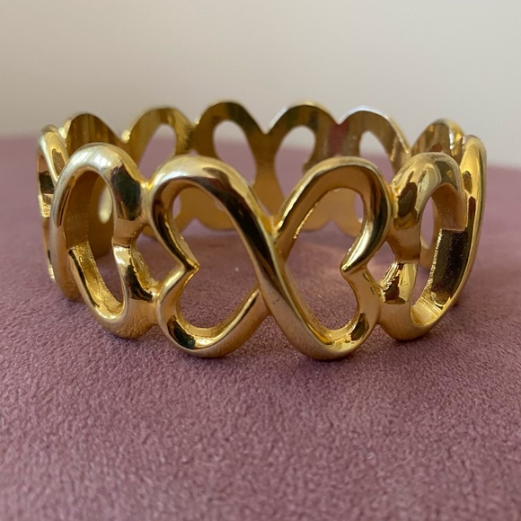GOLD HEART SHAPED BRACELET - Picture 1 of 5